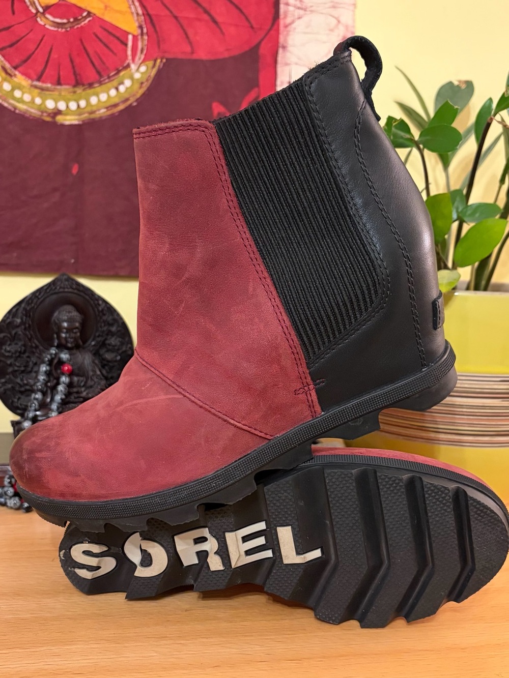 Sorel Joan of Arctic Wedge II Chelsea Boots Black Red Leather 8.5 Pull On Fall